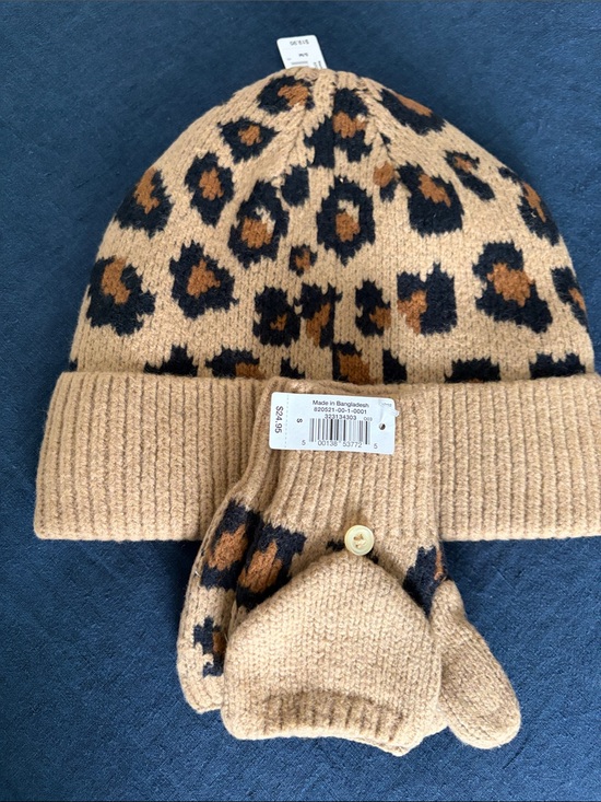 GAP Other - NWT Gap Kids CashSoft Leopard Print Beanie & Mittens Set